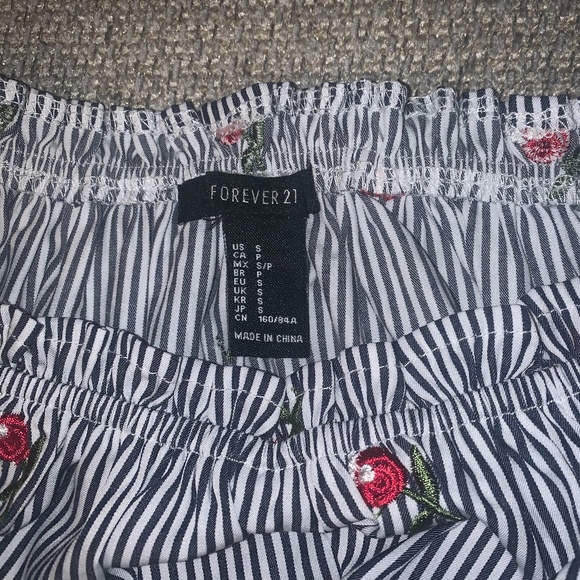 Forever 21 Off the Shoulder Floral Top: Size S - Picture 2 of 2